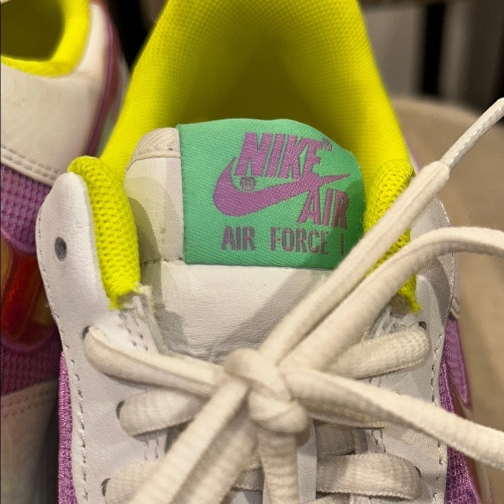 Nike Women’s White and Purple Sneakers - Picture 7 of 9